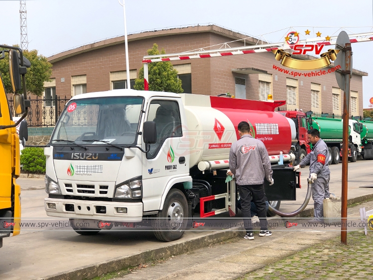 6,000 Litres Fuel Bowser ISUZU - Testing